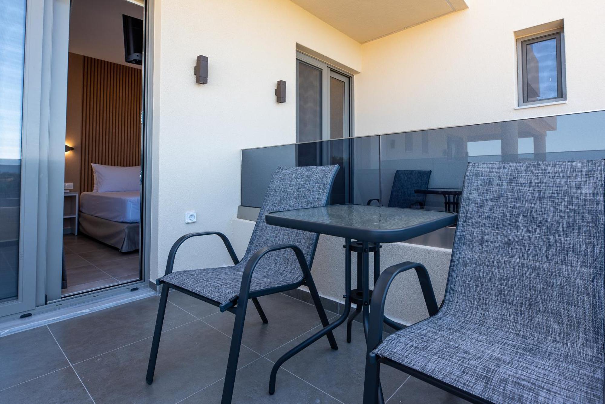 Airscape Hotel Free Shuttle From Athen'S Airport Артемида Стая снимка